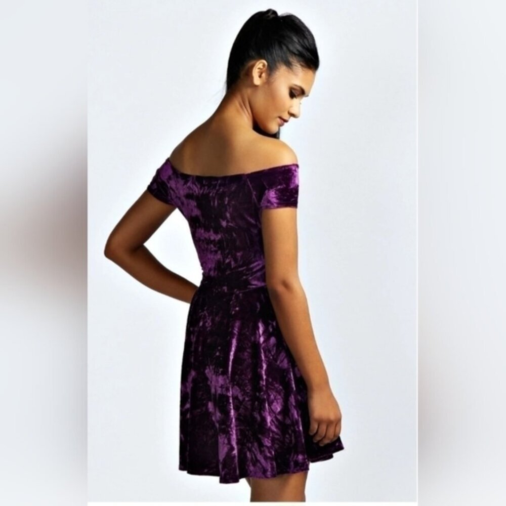Boohoo Niami Skater Velvet  Dress. Purple. Size  US 8.
